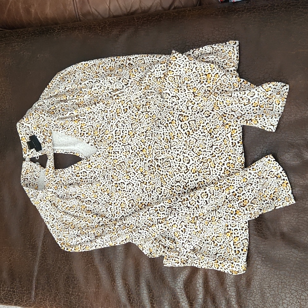 Womens long sleeve cheetah turtle neck with cut out, Worthington size small